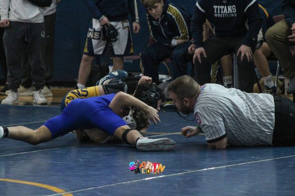 Navigation to Story: (1/25) Boys Wrestling Galleries
